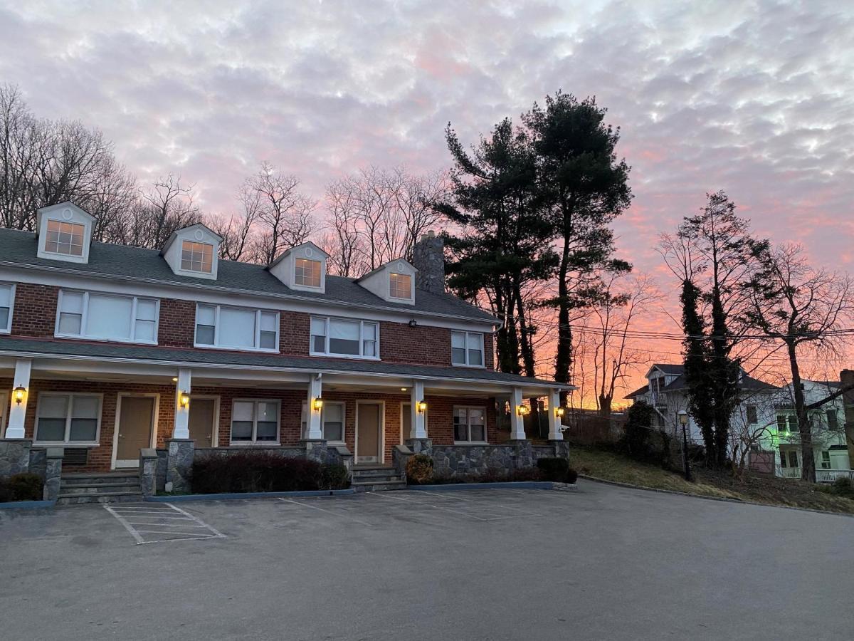 Inn On The Hudson Peekskill Exterior photo