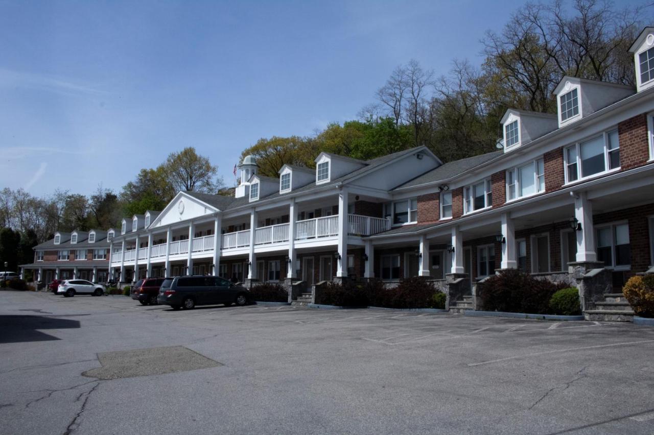 Inn On The Hudson Peekskill Exterior photo